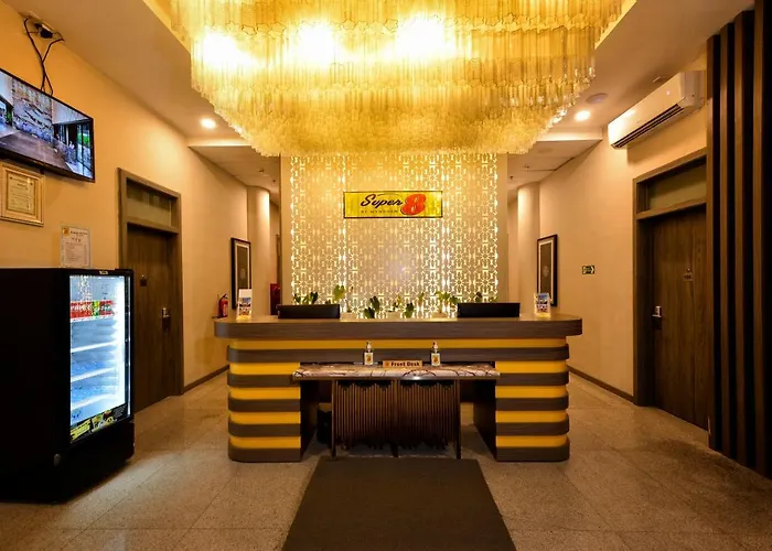 Super 8 By Wyndham Solo Hotel
